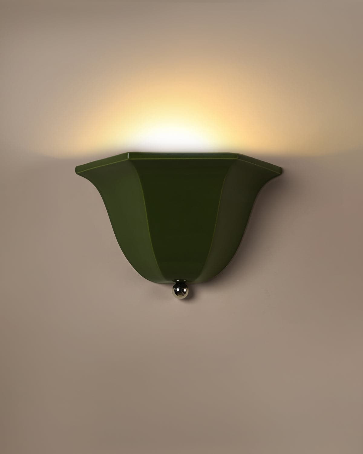 Maeve Sconce