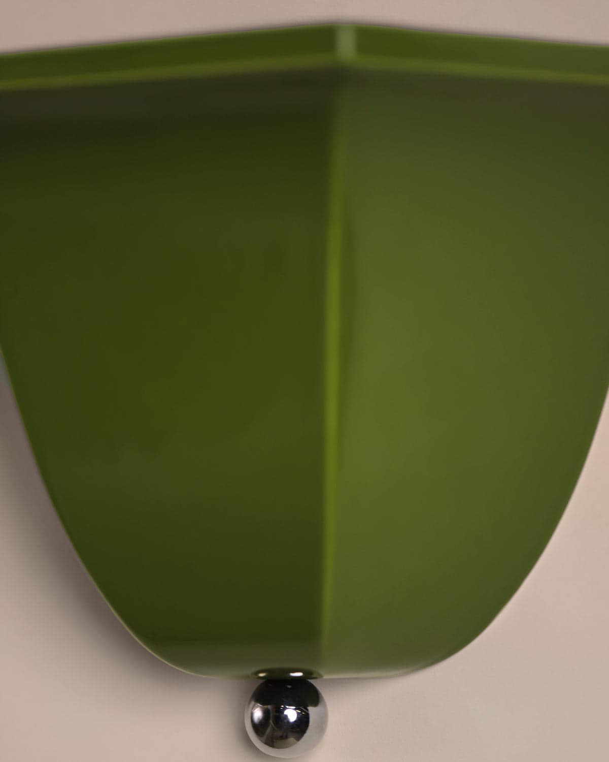Maeve Sconce