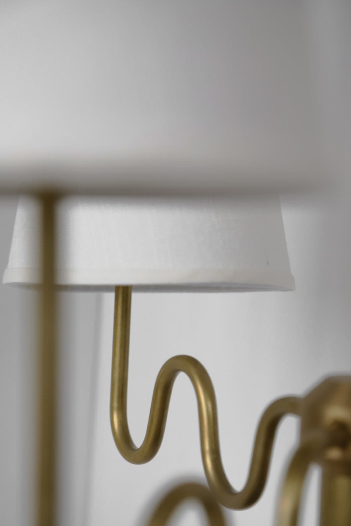 Willow Table Lamp in cream -cream